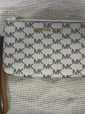 MICHAEL KORS Women's MK Signature Double Zip Wristlet Clutch Wallet colorblock